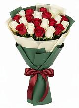 Букет Микс из красных и белых роз в Прямицыно