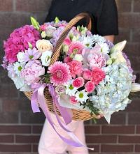 Композиция солнечный день в Прямицыно Цветочная композиция из Розы, Хризантемы, Пионы и Лизиантусы в корзине в Прямицыно