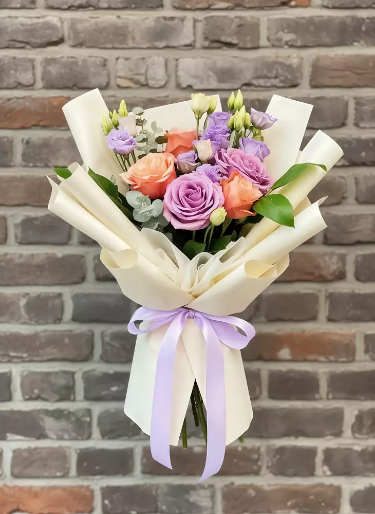 Букет цветов из: Лизиантусы и Розы в Прямицыно