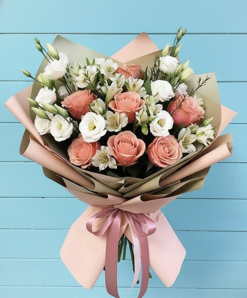 Букет цветов из: Розы, Альстромерии и Лизиантусы в Прямицыно