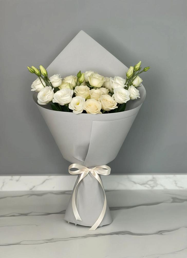 Букет цветов из: Розы и Лизиантусы в Прямицыно