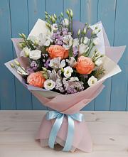 Букет цветов из:  Лизиантусы, Розы, Альстромерии и Гипсофила в Прямицыно