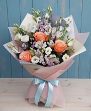 Букет цветов из:  Лизиантусы, Розы, Альстромерии и Гипсофила в Прямицыно