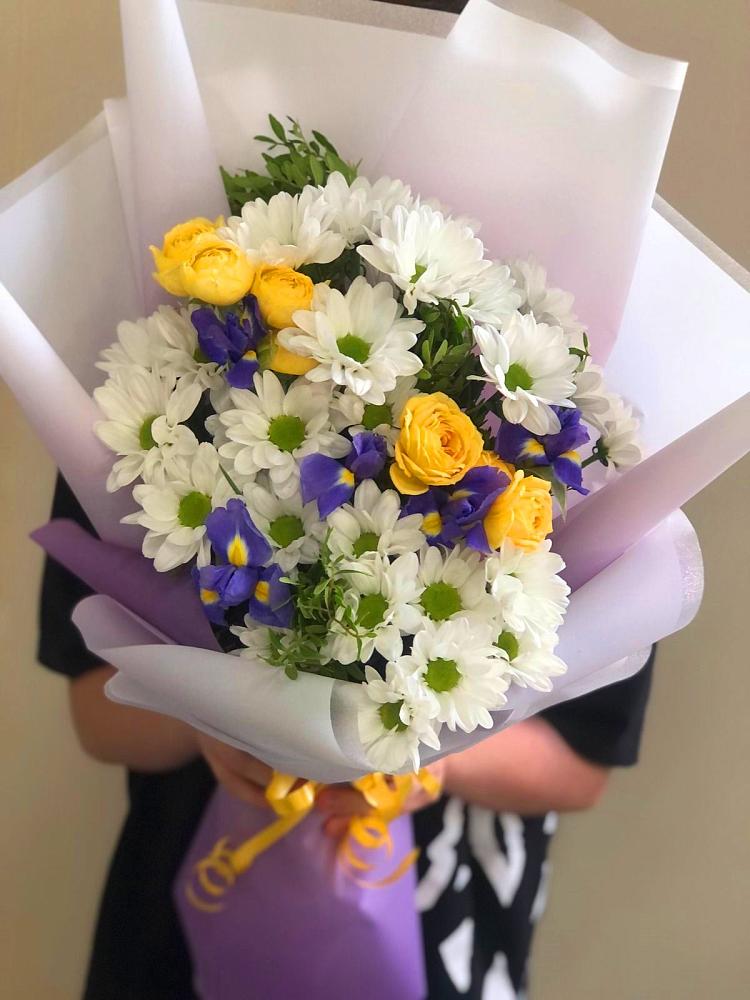 Букет цветов из: Ирисы, Хризантемы и Розы в Прямицыно