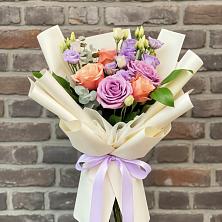 Букет цветов из:  Лизиантусы и Розы в Прямицыно