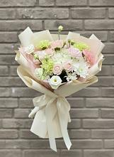 Букет цветов из:  Гвоздики, Розы, Лизиантусы и Хризантемы #REPLACE_PRED# Прямицыно