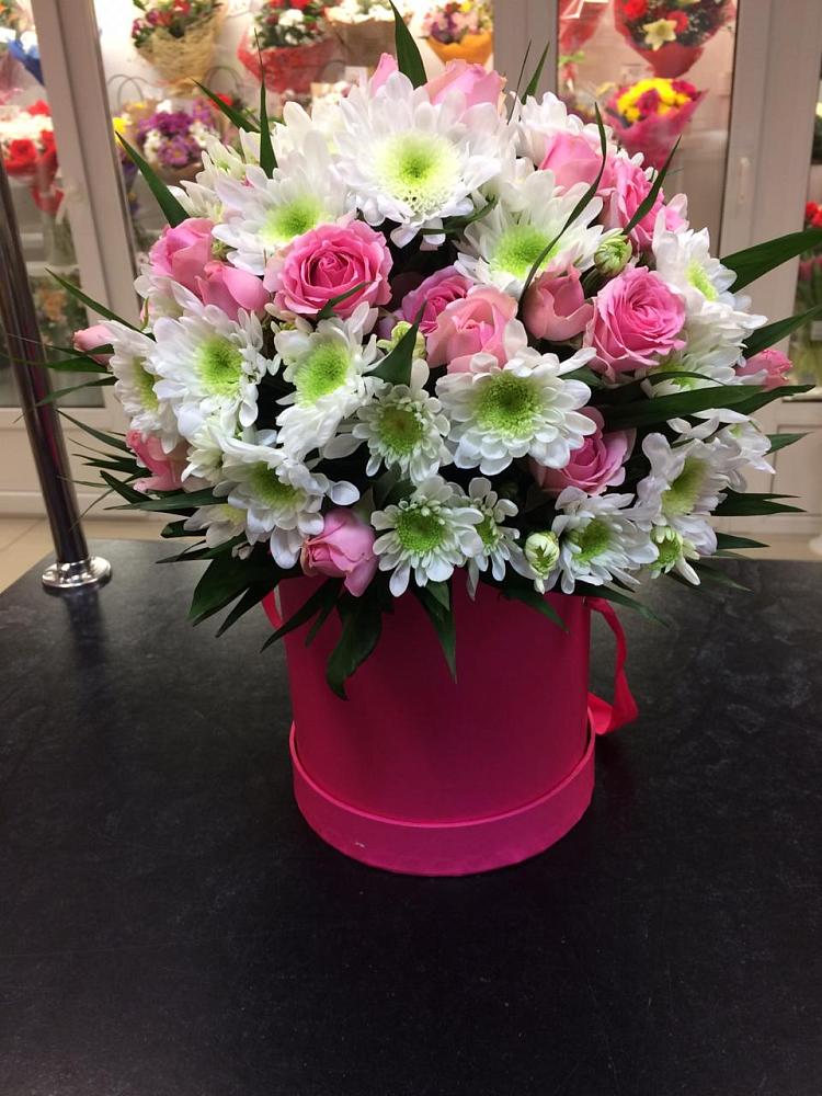 Цветочная композиция из Розы и Хризантемы в шляпной коробке в Прямицыно