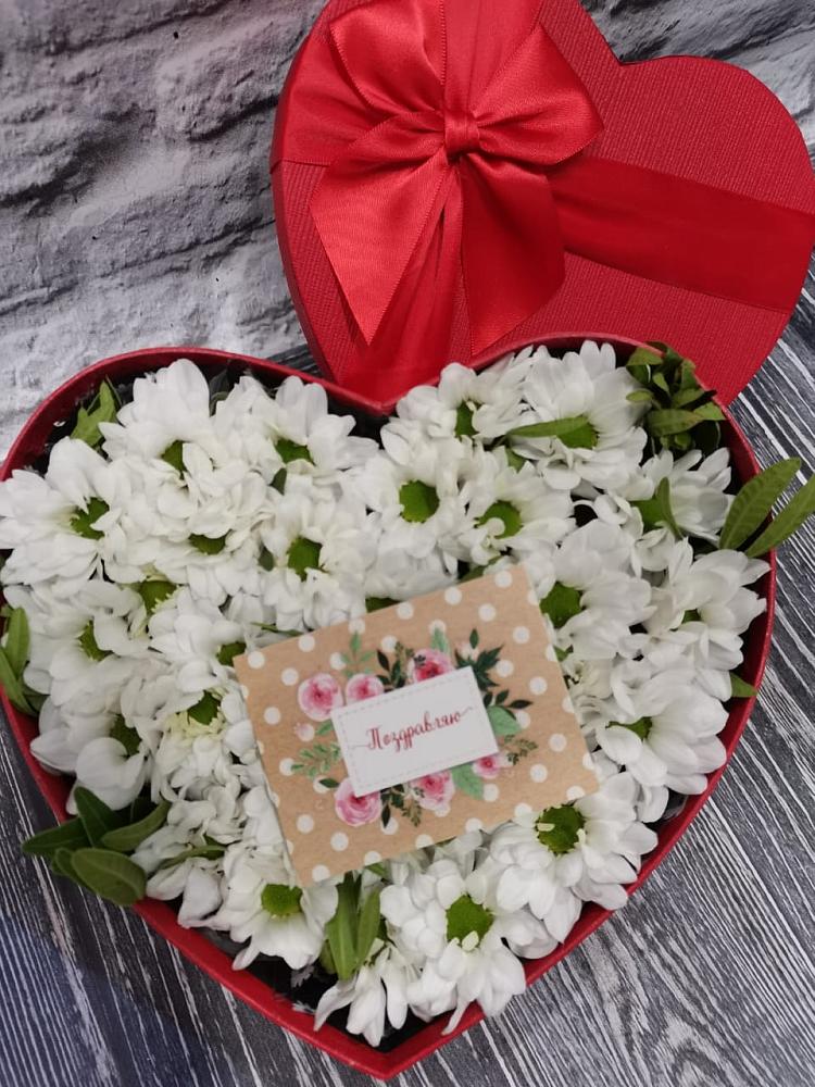 Цветочная композиция из Хризантемы в виде сердца в Прямицыно