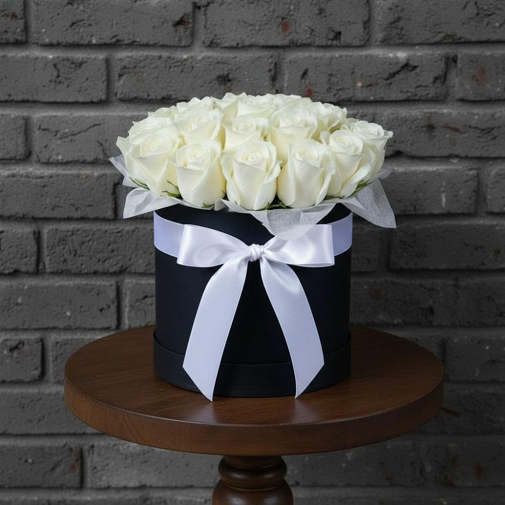 Цветочная композиция из Розы в шляпной коробке в Прямицыно