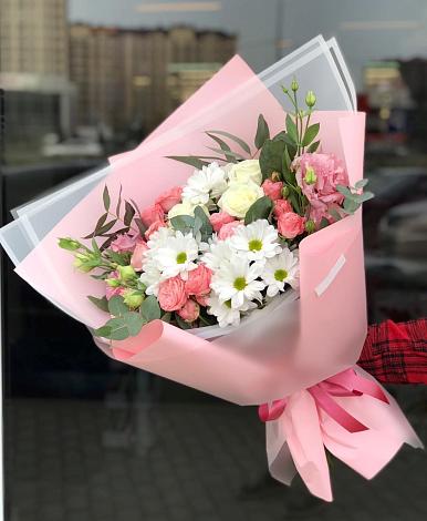 Букет цветов из: Розы, Лизиантусы и Хризантемы в Прямицыно