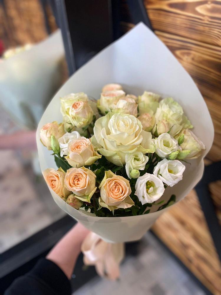 Букет цветов из: Розы и Лизиантусы в Прямицыно