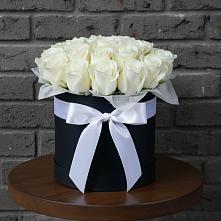 Цветочная композиция из Розы в шляпной коробке в Прямицыно